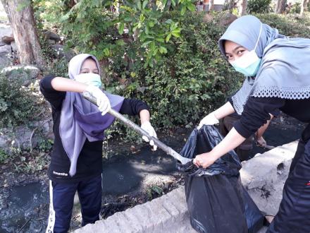 Gotong Royong Bersih Kampung di Dusun  Bawuran II